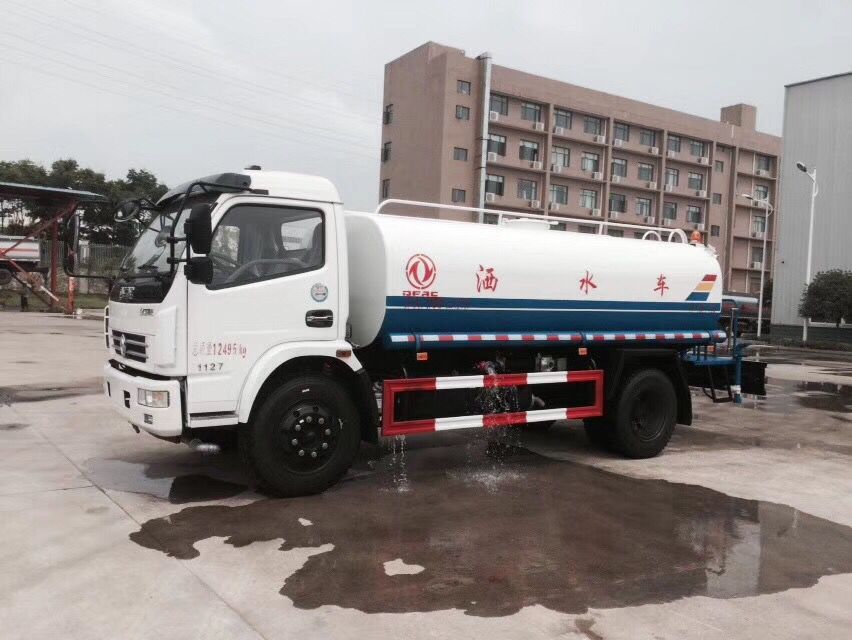 8噸(8方)襄樊東風(fēng)大多利卡綠化灑水車(chē)價(jià)格5