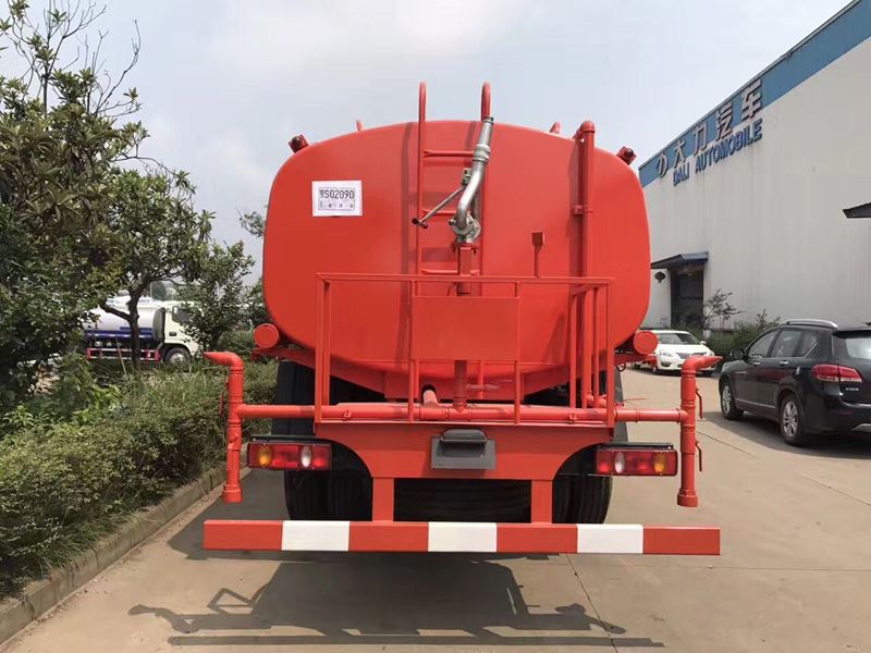 12噸(12方)東風(fēng)T3綠化灑水車圖片 12噸(12方)東風(fēng)T3綠化灑水車圖片