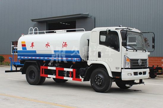 15方灑水車什么牌子好_15噸(15方)東風(fēng)御虎綠化灑水車廠家價格