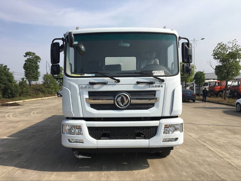 環(huán)衛(wèi)灑水車價(jià)格_15噸東風(fēng)多利卡D9環(huán)衛(wèi)灑水車3