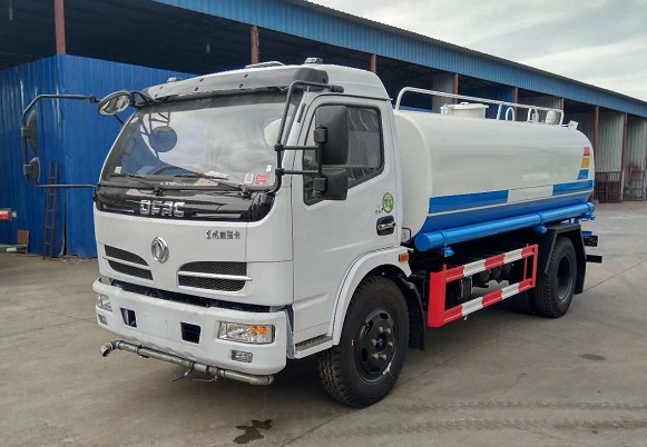 8方灑水車(chē)大概價(jià)格_福瑞卡8噸綠化灑水車(chē)廠家價(jià)格