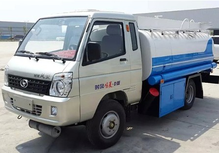 3噸灑水車圖片_3噸時風風菱藍牌綠化灑水車2