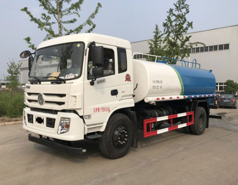 15方灑水車一天租金多少_東風御虎15噸綠化灑水車廠家價格
