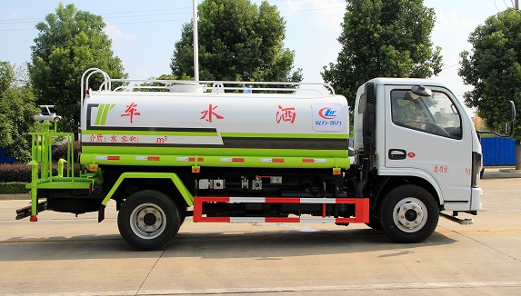 國(guó)六5噸東風(fēng)多利卡綠化灑水車廠家價(jià)格3
