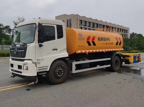 國六東風(fēng)天錦多功能灑水車帶防撞緩沖車功能 國六東風(fēng)天錦多功能灑水車帶防撞緩沖車功能