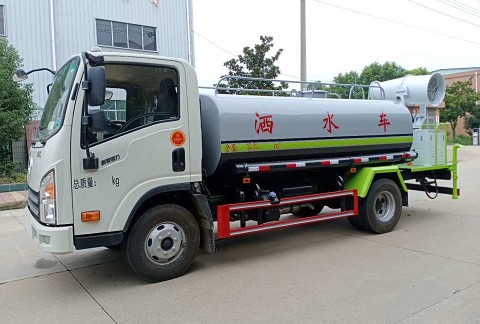5噸灑水車多重_國六5方大運黃牌綠化灑水車廠家價格