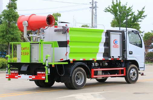 藍(lán)牌灑水車價(jià)格查詢_國六東風(fēng)小福瑞卡5噸抑塵車廠家價(jià)格-程力抑塵車4