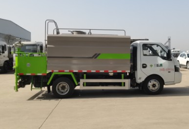 東風(fēng)途逸藍(lán)牌灑水車_7方藍(lán)牌灑水車2